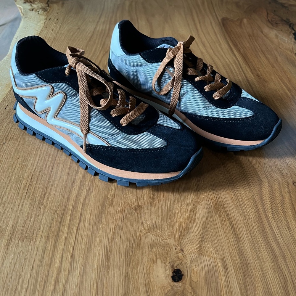 Brand new MARC JACOBS The Jogger size 40 in black/light gray/brown color block.